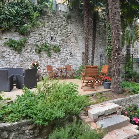 בית נופש Old Town Svalba House